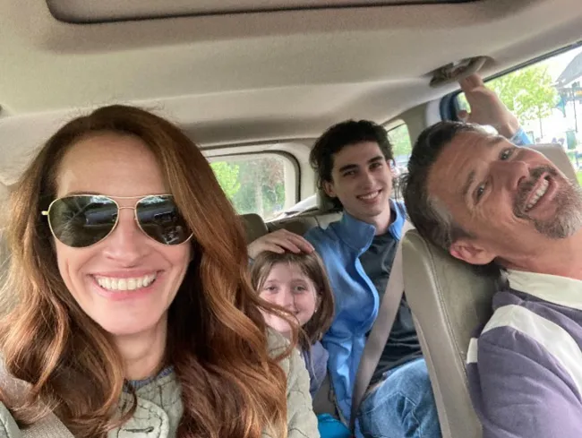 La actriz comparte a Phinnaeus, Hazel y su hijo Henry, de 16 años, con su esposo, Danny Moder.Instagram/@juliaroberts