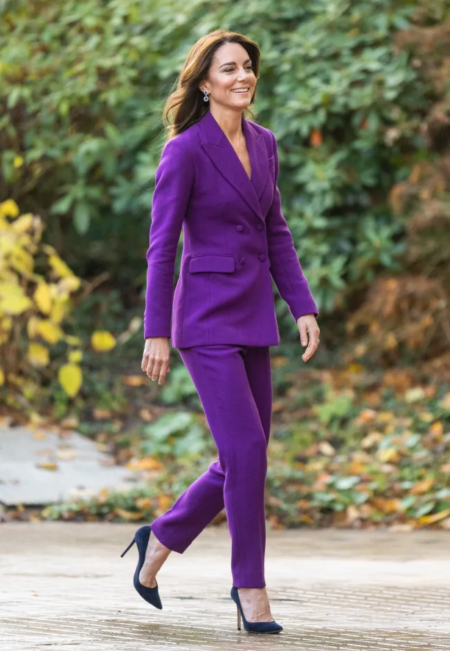 La Princesa de Gales lució bonita vestida de púrpura para una cumbre que organizó con el Centro de la Fundación Real para la Primera Infancia el miércoles.