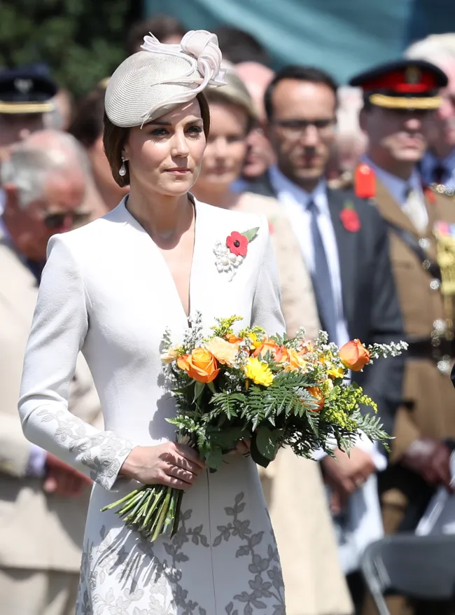 Middleton usó el broche de la reina Isabel durante una ceremonia en memoria de los caídos en 2017 en Bélgica.