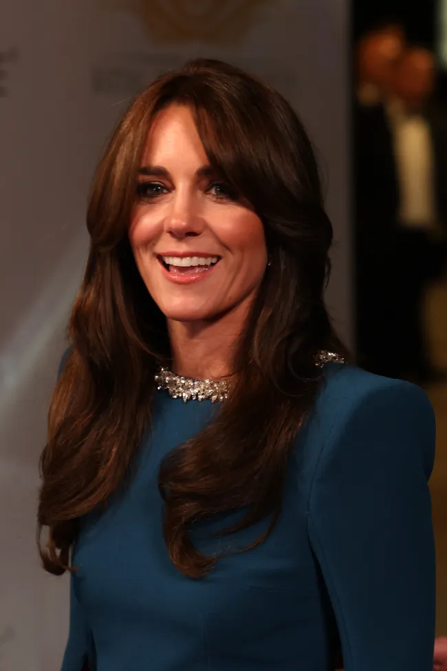 La princesa llevaba una gargantilla de brillantes diamantes y pendientes de perlas brillantes.AFP vía Getty Images