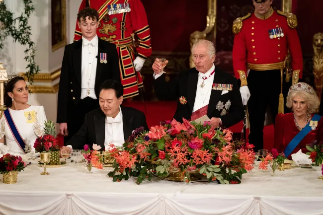 El Rey brindó por sus invitados en el banquete del martes por la noche.