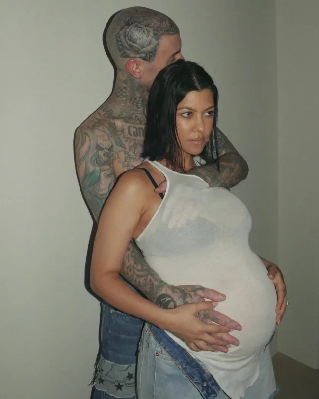 Kourtney Kardashian está disfrutando de los beneficios para la salud de ingerir su placenta después de dar a luz a su hijo Rocky y Travis Barker.