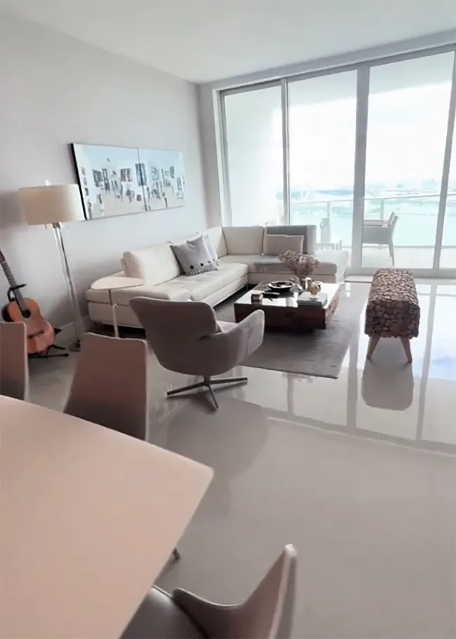 Mojica les dio a sus fanáticos un vistazo a un apartamento de Miami que visitó.silvamojicaz/TikTok