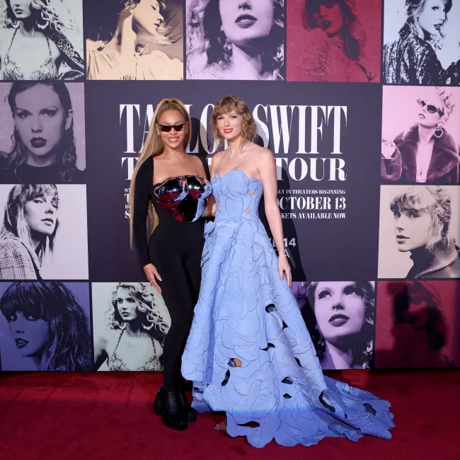 Apenas el mes pasado, la pareja era todo sonrisas en la alfombra roja para el estreno de la película “Eras Tour” de Swift.