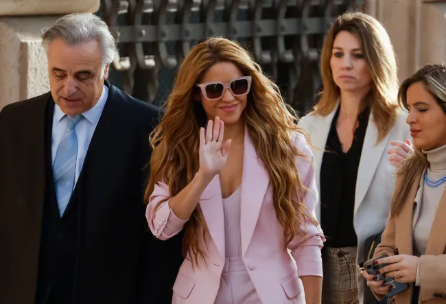 Shakira llegó a un acuerdo con los fiscales españoles el primer día de su juicio por fraude fiscal.