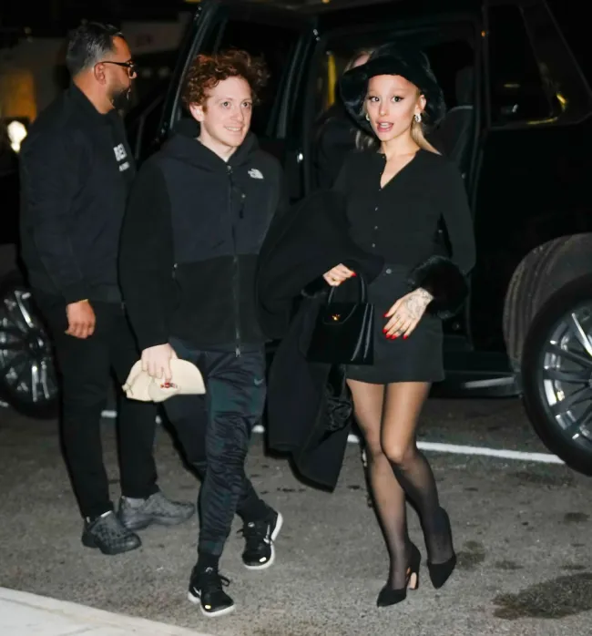Ariana Grande y su novio Ethan Slater en Nueva York
