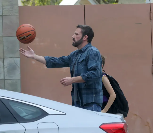 El dúo de padre e hijo comparte el amor por el baloncesto.FONDO