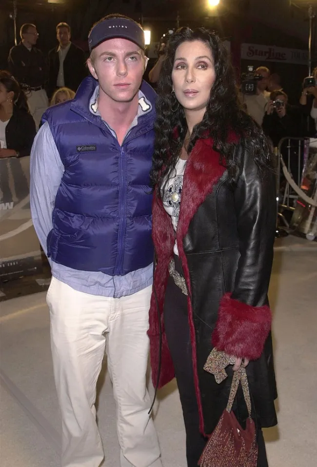 Cher y su hijo Elijah Blue Allman en 2001