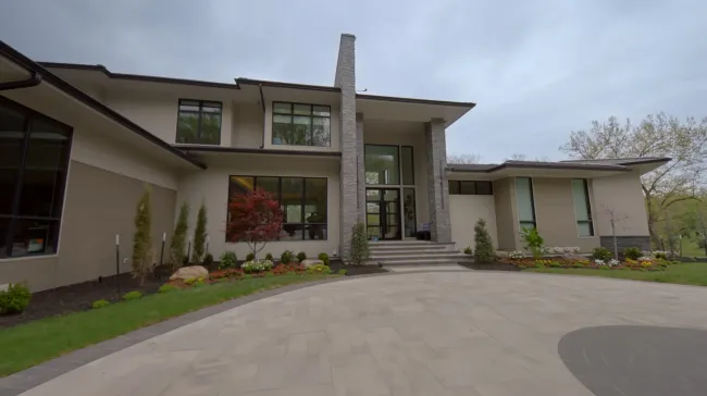 La pareja decidió construir su propia casa después de que Patrick firmara su contrato multimillonario en 2020.Cortesía de Netflix