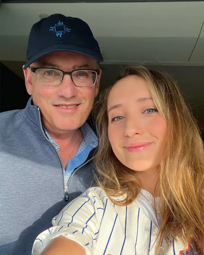 Sophia Cohen es la hija del dueño de los Mets, Steve.Twitter/sophiarosecohen
