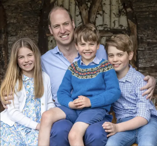 El príncipe William con sus tres hijos.