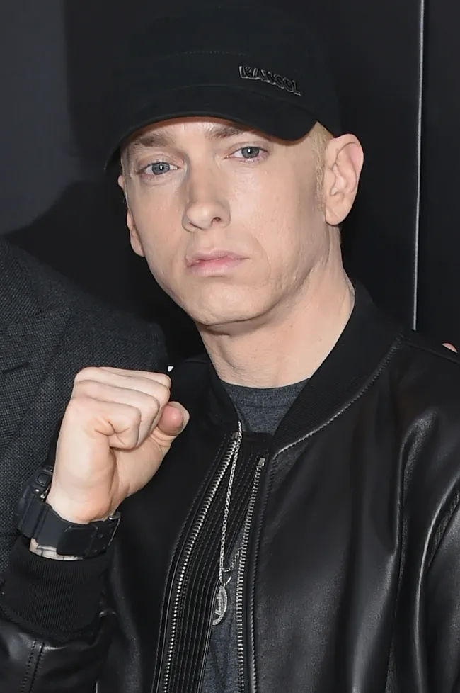 Eminem posando para una foto
