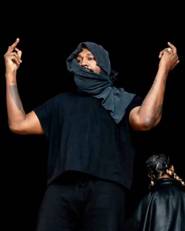 Kanye West rapeó en una nueva canción que otro bebé es su “objetivo final”.
