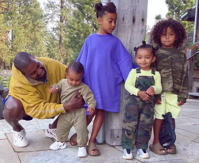 West les presentó a sus hijos a su madrastra.Instagram/@kimkardashian