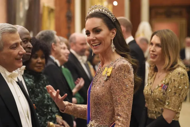 Kate Middleton brilló con un vestido rosa pálido y su tiara favorita en la recepción diplomática de 2023 en el Palacio de Buckingham.