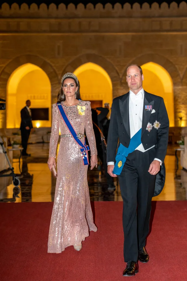 Middleton lució exactamente el mismo look (hasta la tiara y los aretes) en una boda en Jordania este verano.Prensa Balkis/ABACA/Shutterstock