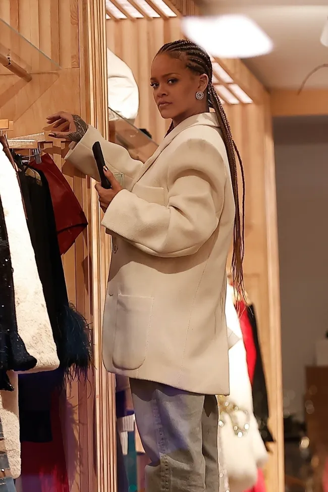 Rihanna de compras en Aspen.