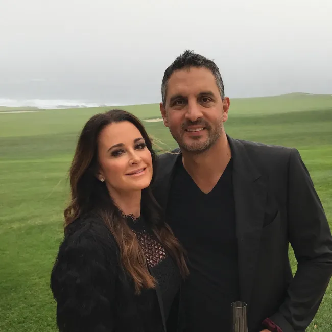 La pareja separada Kyle Richards y Mauricio Umansky mantienen vivo el espíritu navideño.