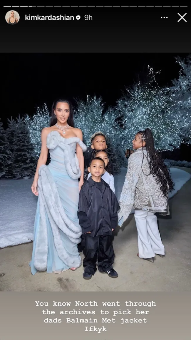 Kim Kardashian y sus hijos North, Chicago, Saint y Psalm en su fiesta de Nochebuena.
