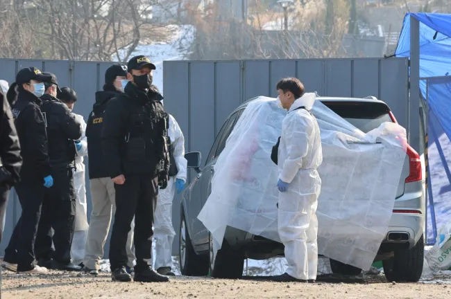 La policía investiga el coche en el que se encontró el cuerpo del actor surcoreano Lee Sun-kyun