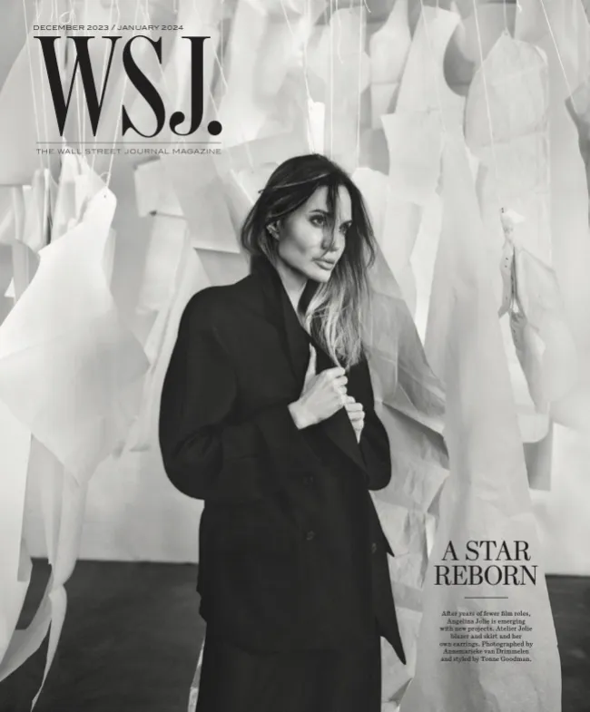 Jolie usó una chaqueta y una falda de su línea para la sesión.Revista WSJ