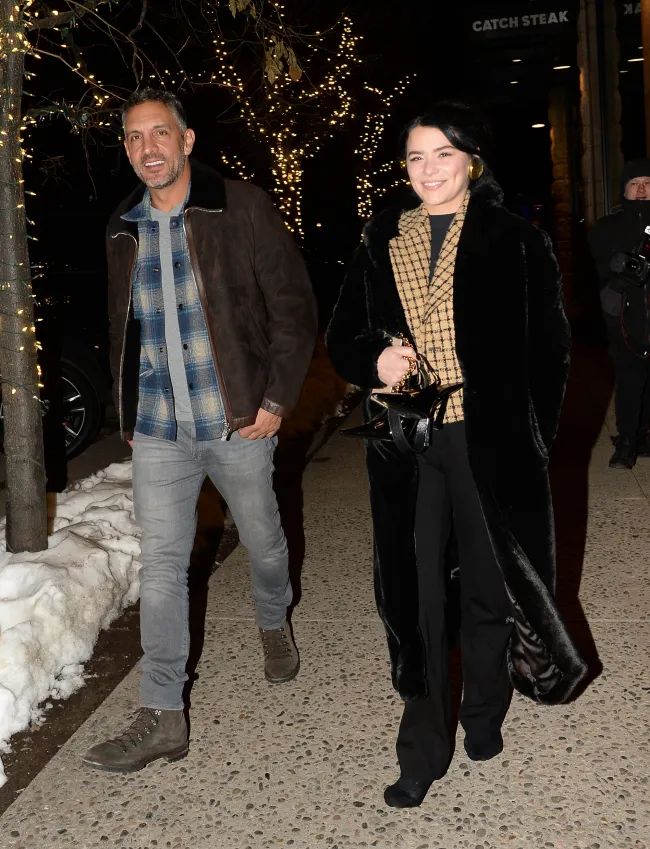 Mauricio Umansky y la influencer Alexandria Wolfe fueron vistos saliendo de una cena juntos en Aspen.