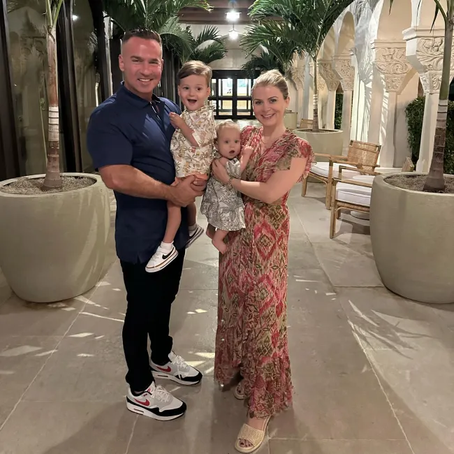 Hoy, la estrella de reality es un orgulloso padre de dos hijos y espera el tercer bebé con su esposa embarazada, Lauren Sorrentino.Instagram/Mike Sorrentino