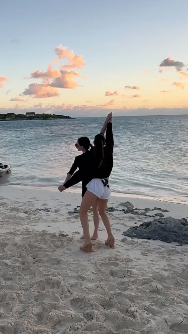 La familia Beckham, menos su hijo Romeo, estaba de vacaciones en las Bahamas.brooklynpeltzbeckham/Instagram