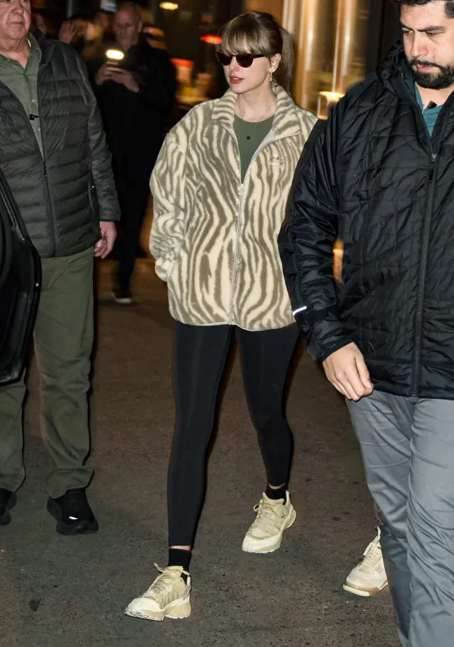 Taylor Swift con leggings de lululemon