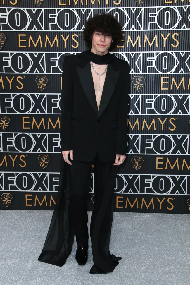 Zuri Hall llega a la 75° edición de los Primetime Emmy Awards