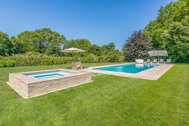 La piscina de la casa de Alec Baldwin en Hamptons