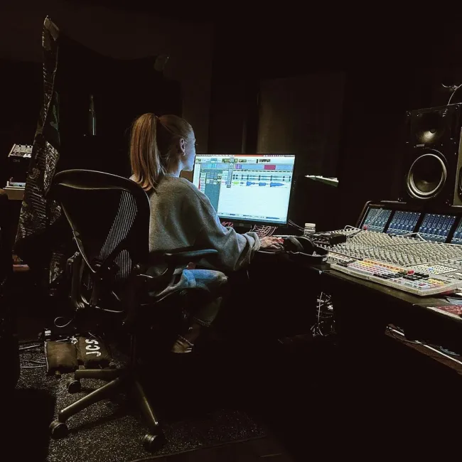 Ariana Grande en el estudio