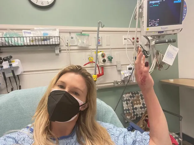 Un selfie de Brandi Glanville en el hospital