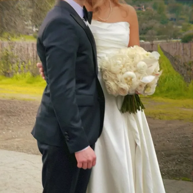Lev Bure con su esposa Elliott en su boda
