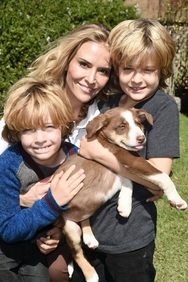 Brooke Mueller con sus hijos