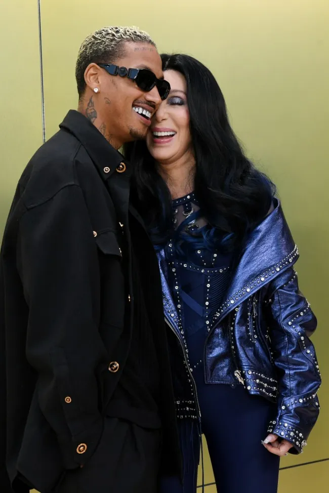 Cher y su novio Alexander 'AE' Edwards