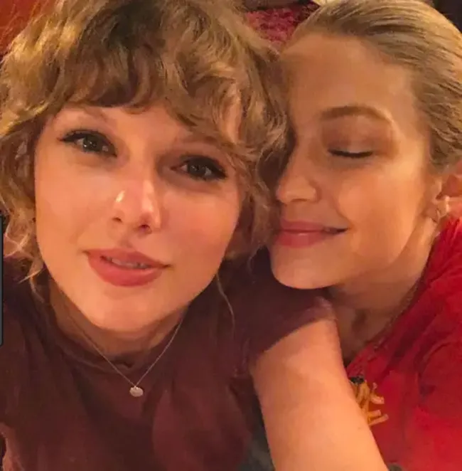 Selfie de Taylor Swift y Gigi Hadid