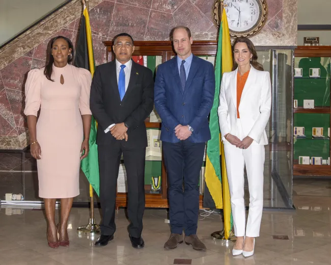 Primer ministro de Jamaica con el príncipe William y Kate