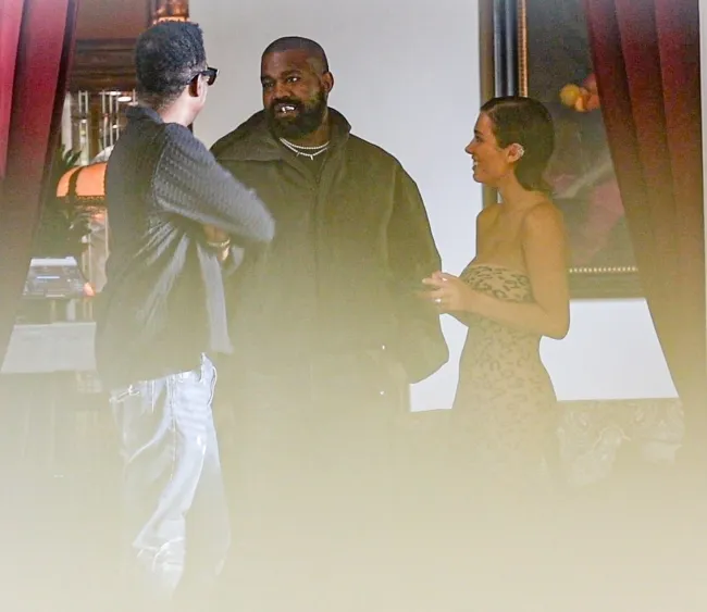 Kanye West, Bianca Censori y Chris Rock.