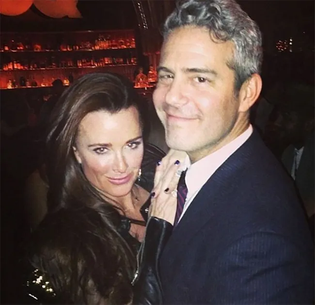Andy Cohen y Kyle Richards