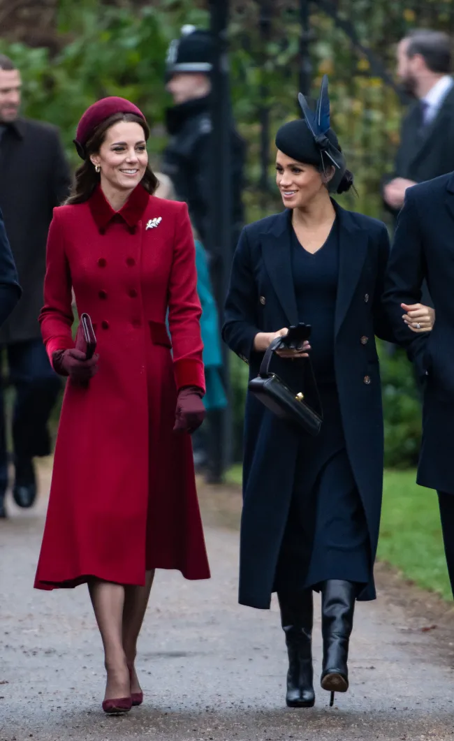 Kate Middleton y Meghan Markle caminando juntas