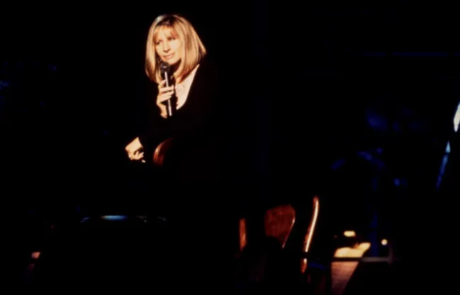 Barbra Streisand en el escenario.