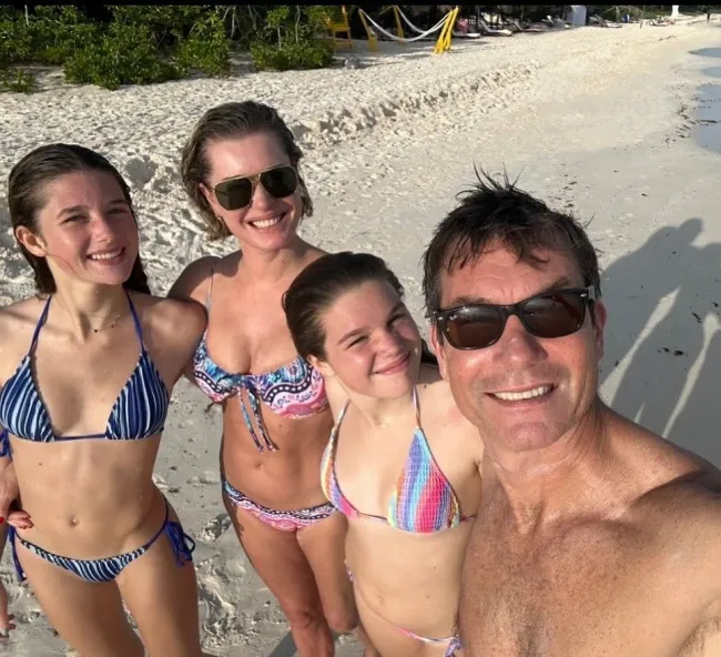 Un selfie de Jerry O'Connell y Rebecca Romijn con sus hijas