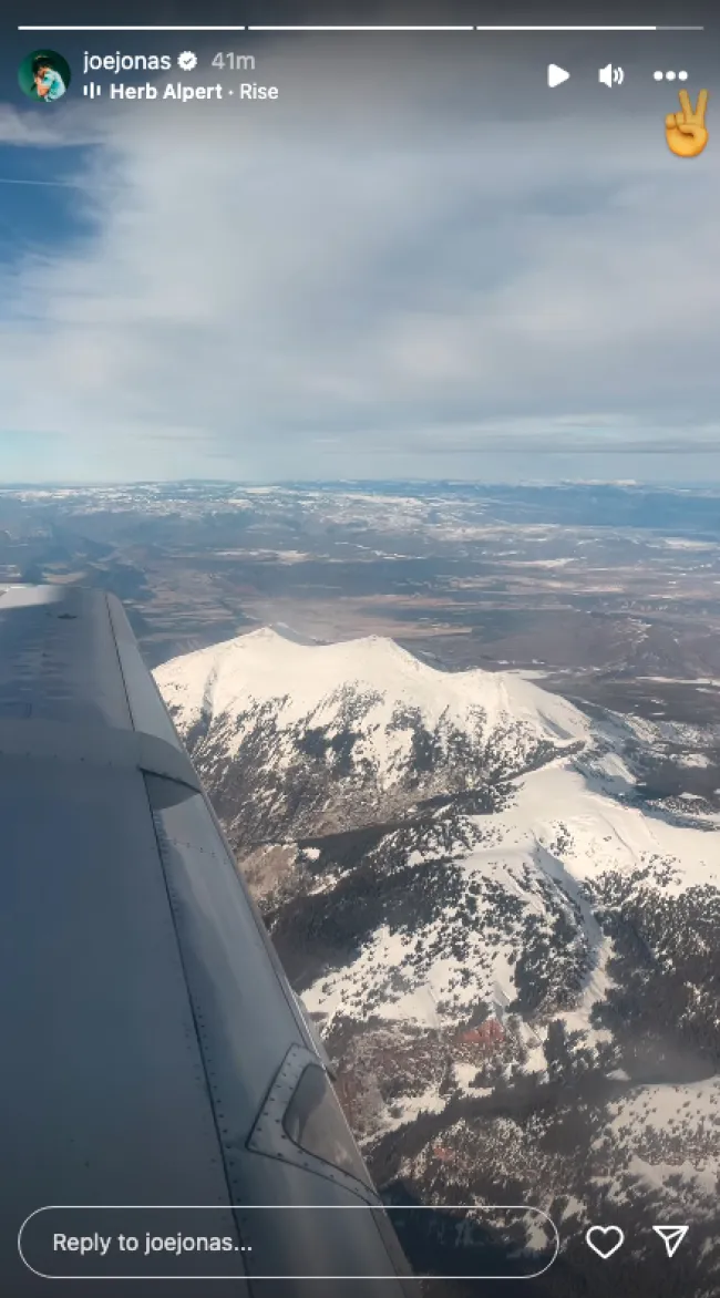 vista de las montañas desde un avión