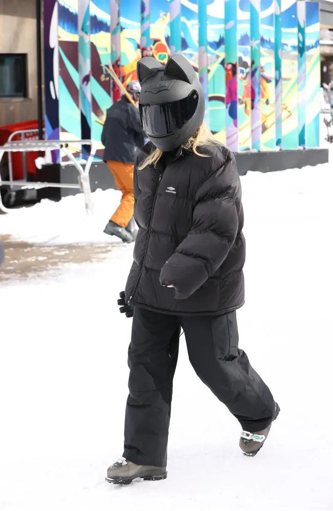 Khloé Kardashian esquiando
