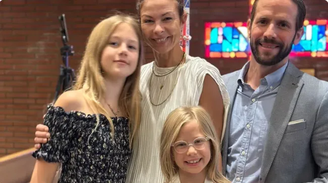 Christian Oliver y Jessica Klepser con sus hijas.