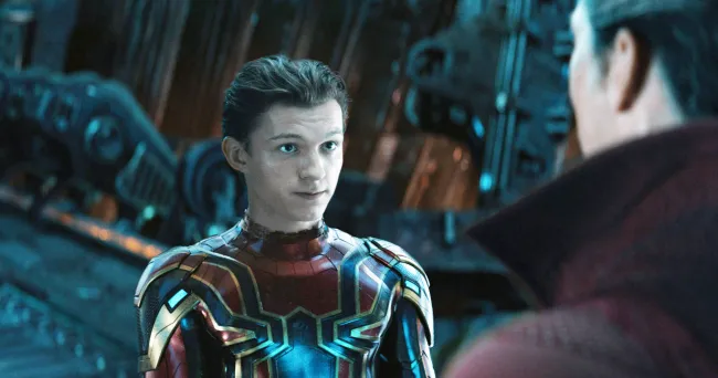 Tom Holland como Spider-Man en 2018.