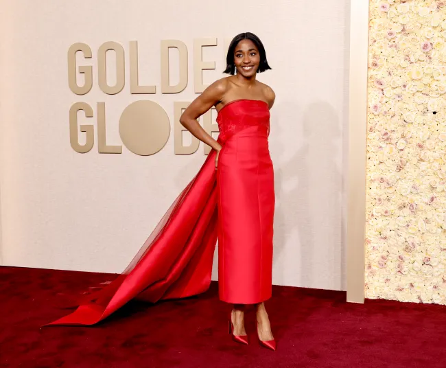 Ayo Edebiri asiste a la 81ª edición de los Golden Globe Awards en el Beverly Hilton el 7 de enero de 2024 en Beverly Hills, California.