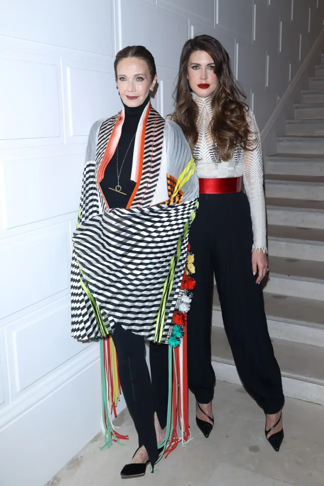 Lynda Carter y Jessica Altman en la Semana de la Moda de París.