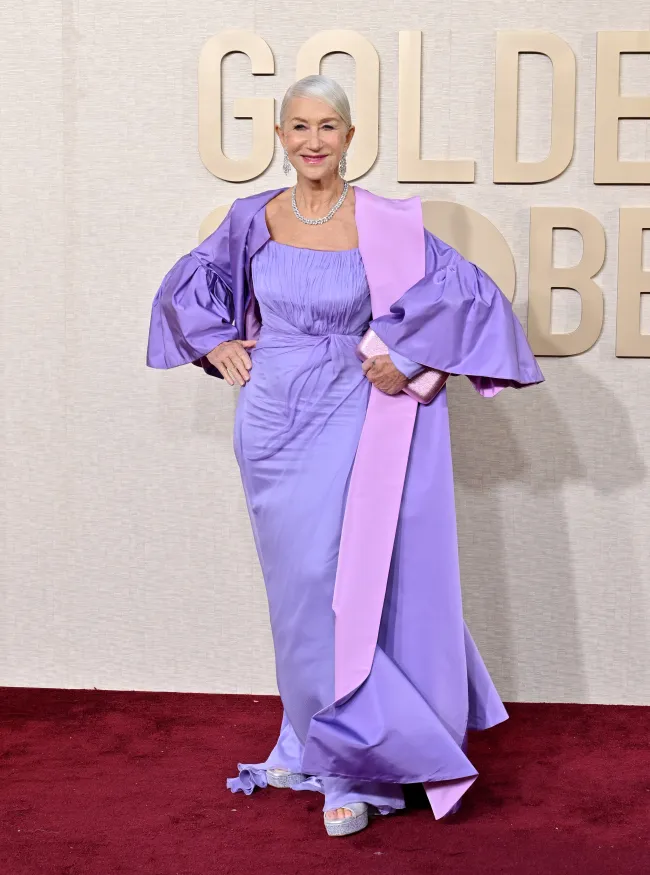 Helen Mirren asiste a la 81ª edición de los Golden Globe Awards en el Beverly Hilton el 7 de enero de 2024 en Beverly Hills, California.
